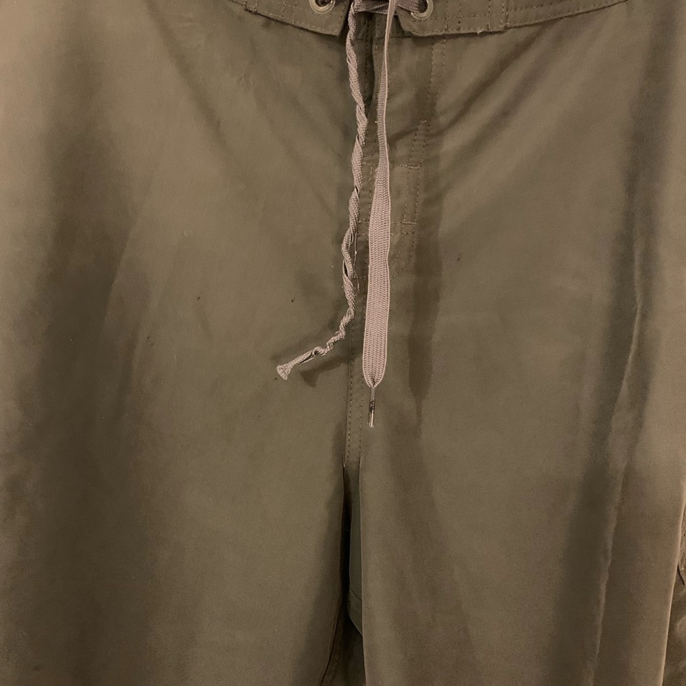 Quicksilver Olive Green Cargo Board Shorts Y2K Skater Size 36 - Picture 2 of 6